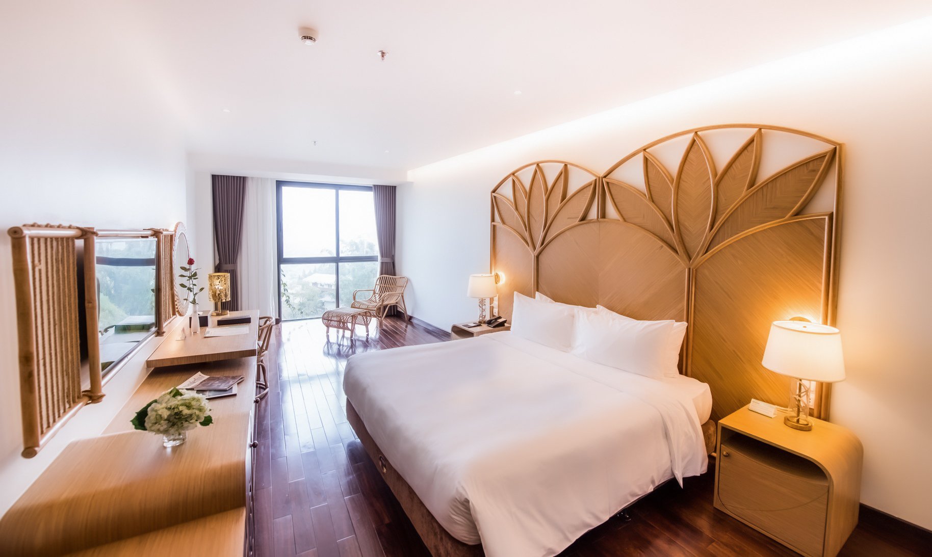 phòng thiết kế tone ấm áp 